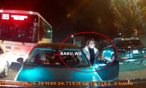 Qaydanı kobud pozan qadın sürücü dava saldı (VİDEO)