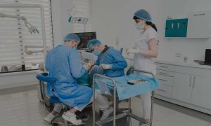 Sistem xəstəlikləri zamanı implant etdirmək olar? – İmplantoloq ağız cərrahı Dr.Emil İmanov
