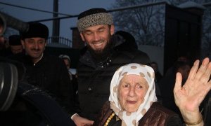Kadırov Goranboyda tapılmış 104 yaşlı Mədinəyə ev bağışladı – FOTO + VİDEO