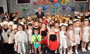 Zakir Fərəcov uşaqları sevindirdi – FOTOLAR