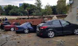 Bakıda hasar aşdı – avtomobillər dağıntı altında qaldı (FOTO)