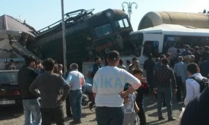 Bakıda avtobus qatarla toqquşdu – 1 ölü, 8 yaralı + Fotolar
