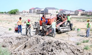 Sumqayıtda yeni massivdə qazlaşdırma işlərini aparır