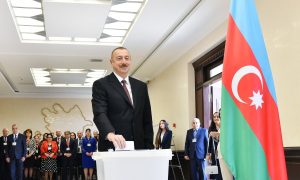 Prezident İlham Əliyev ailə üzvləri ilə birlikdə səs verib
