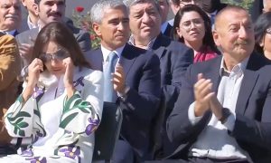 Mehriban Əliyeva Şuşada kövrəldi – Video