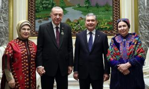 Türkmənistanın mediadan gizlədilən birinci ledisi – Onun fotosu ilk dəfə YAYIMLANDI