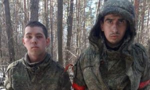 Rusiyanın 2 hərbçisi əsir götürüldü – FOTO