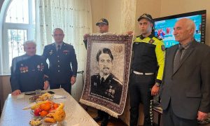 Həmkarları 90 yaşlı polis veteranını təbrik ediblər – FOTOLAR