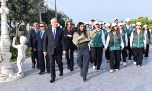 Leyla və Arzu Əliyevalar Sumqayıtda ağacəkmə aksiyasında iştirak ediblər