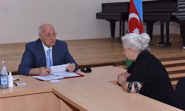 Zakir Fərəcov sakinlərin müraciətlərini yerində dinlədi-FOTO