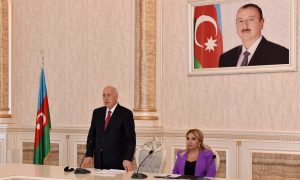 Zakir Fərəcov yüksək bal toplayan məzunlarla görüşüb