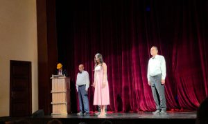 Sumqayıt Dövlət Dram Teatrı “Qaravəlli” əsəri əsasında hazırlanan eyniadlı tamaşa ilə çıxış edib