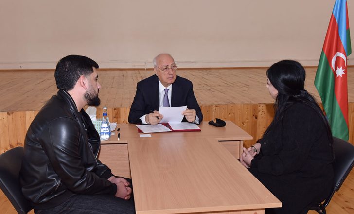 Zakir Fərəcov sakinlərin müraciətini dinlədi