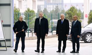 Prezident İlham Əliyev Sumqayıt Sənaye Parkında güzgü vərəqələrin istehsalı zavodunun açılışında iştirak edib