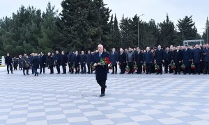 Sumqayıtda Xocalı soyqırımı qurbanlarının xatirəsi anılıb – FOTOLAR