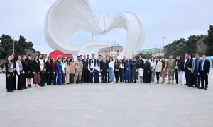 Əminağa Sadıqov tələbələrlə görüşdü