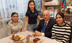 Zakir Fərəcov şəhid ailələrini ziyarət edib