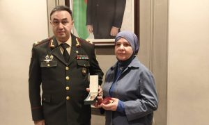 Prezidentin təltifi şəhidin anasına təqdim olundu – FOTO
