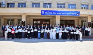 Sumqayıt Dövlət Universitetinin rektoru fəal tələbələri təltif edib